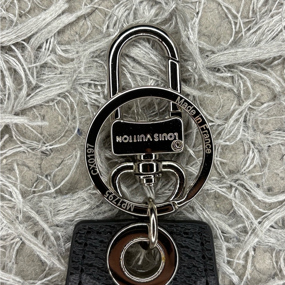 Louis Vuitton LV MP1795 Monogram Eclipse Key Holder Silver - Picture 3 of 3